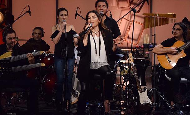 Aşkın Nur Yengi'den Akustik Performans!