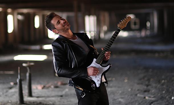 İngilizce Öğretmeninden Rock Single!