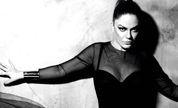 İzel'den Hayranlarını Sevindirecek Haber!