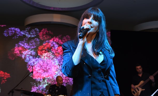 Ayşegül Aldinç'ten Sahnede Tango Şov