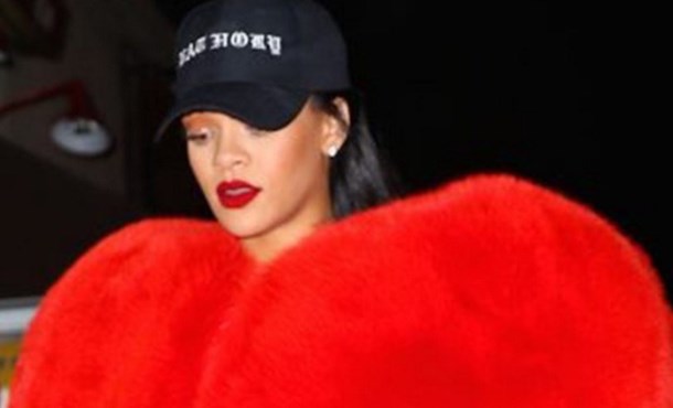 Rihanna 'nın Kalpli Ceketi Servet Değerinde