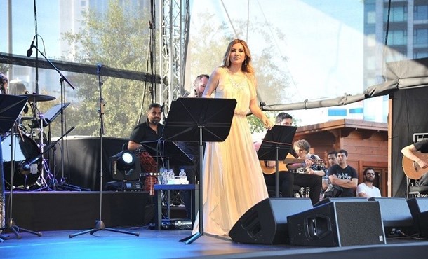 Ayla Çelik'ten istanbul'da İlk Konser 