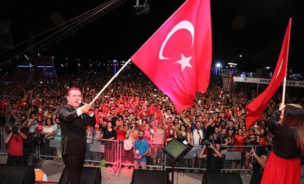 Ferhat Göçer, 19 Mayıs Coşkusunu Mersin'de Yaşadı! Ferhat Göçer, 19 Mayıs Coşkusunu Mersin'de Yaşadı!