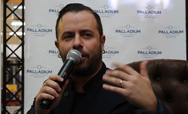 Acıların çocuğu sanıyorlar ama çok neşeliyimdir!